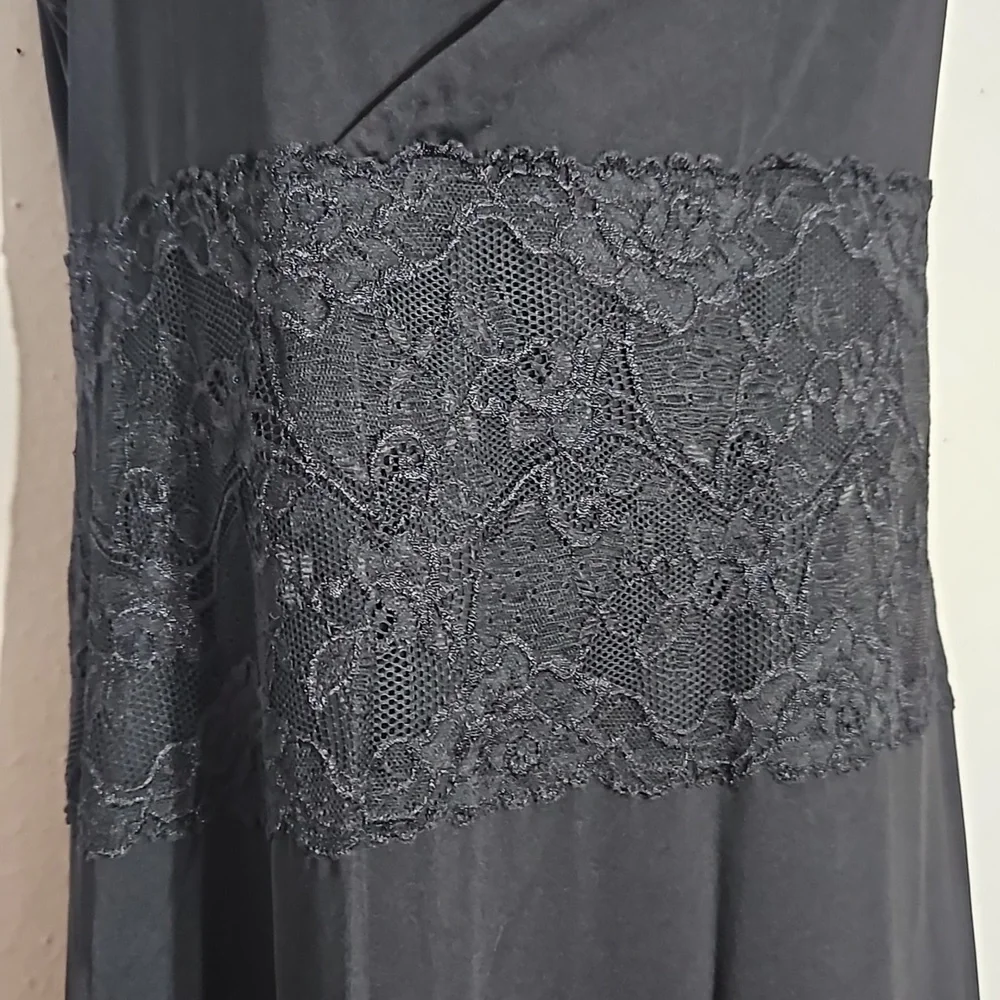 GUC Soma black with lace surplice wrap sleeveless nightgown medium